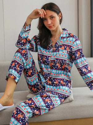 Donkerblauwe satijnen kerstpyjama dames met rendier print