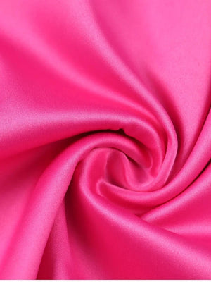 Fuchsia strapless satijnen jurkje met borst cut-out