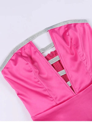 Fuchsia strapless satijnen jurkje met borst cut-out