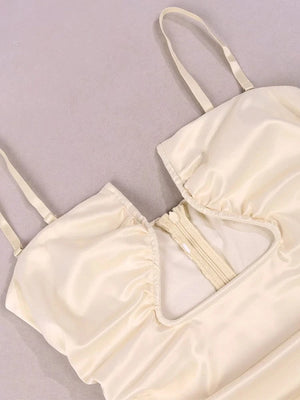 Gedrapeerde satijnen bodycon jurk met cut-out