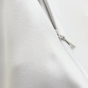 Grijze satijnen jurk