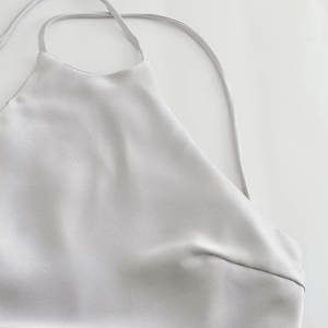 Grijze satijnen jurk