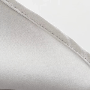 Grijze satijnen jurk