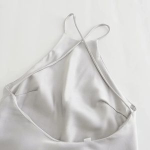 Grijze satijnen jurk