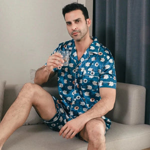 Heren blauwe satijnen shortama met witte schaapprint