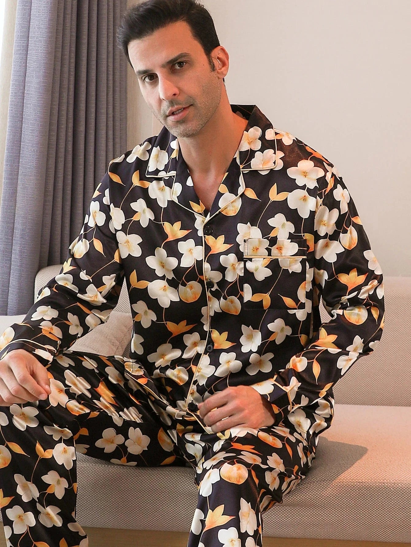 Heren zwarte satijnen pyjama met gele bloesemprint zwart / M