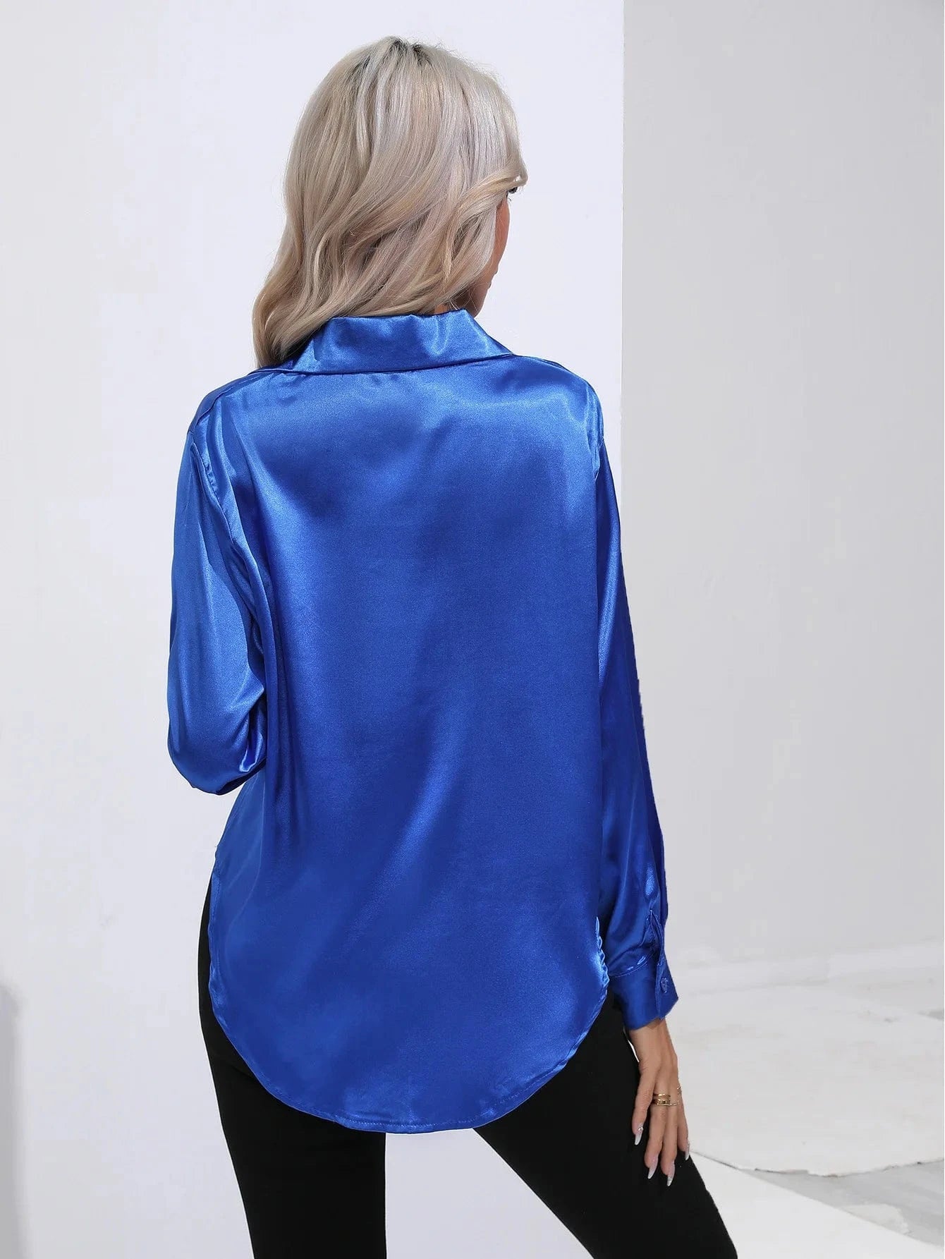 Kobalt blauwe satijnen blouse