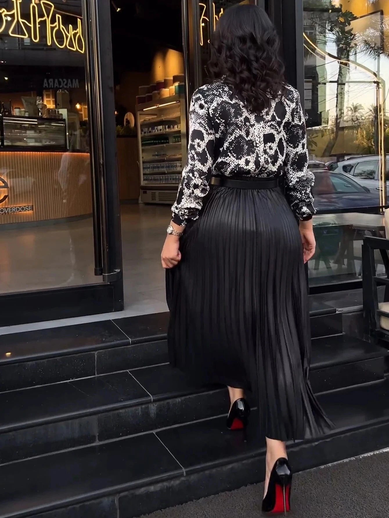 Lange satijnen rok zwart