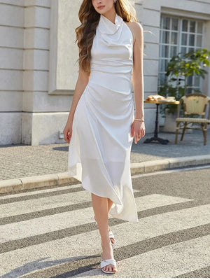 Lange witte satijnen jurk