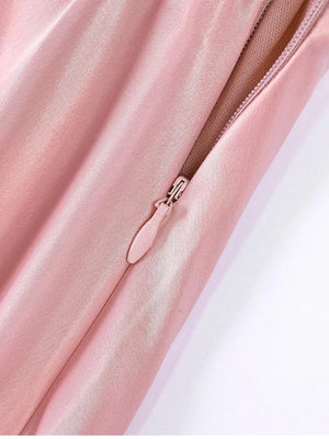 Licht roze satijnen babydoll jurkje met strik bandjes