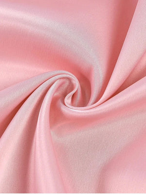 Licht roze satijnen babydoll jurkje met strik bandjes