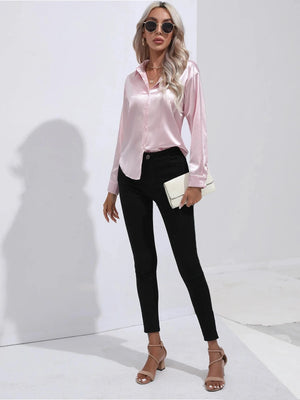 Licht roze satijnen blouse