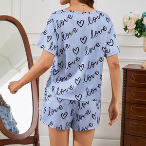 Lichtblauwe satijnen shortama dames met hartjes en 'love' print