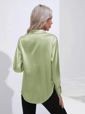 Lichtgroene satijnen blouse