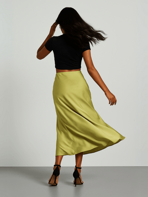 Lichtolijfgroene satijnen rok