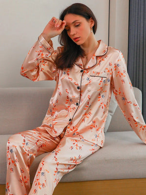 Roze lange satijnen pyjama dames met bloemenprint