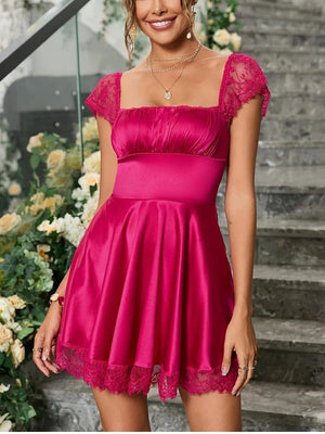 Satijnen cocktailjurkjes