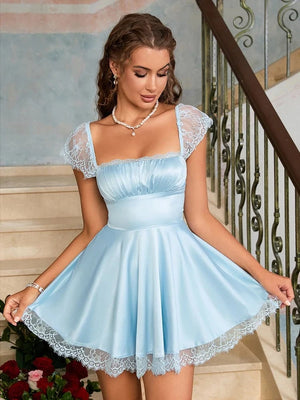 Satijnen cocktailjurkjes