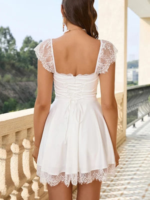 Satijnen cocktailjurkjes