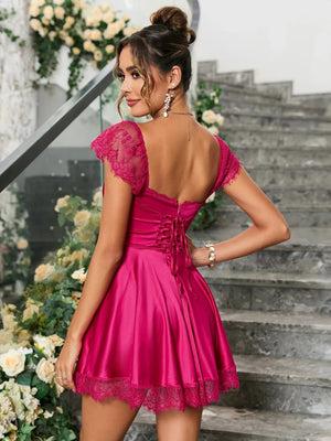 Satijnen cocktailjurkjes