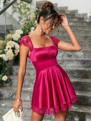 Satijnen cocktailjurkjes Felroze / XS