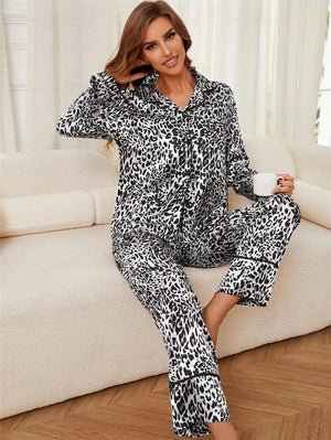 Satijnen pyjama luipaard
