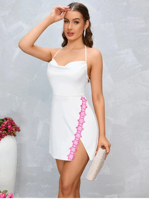 Wit satijnen halter jurkje met bloemen split