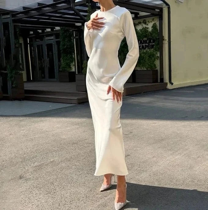 Witte satijnen jurk lange mouwen