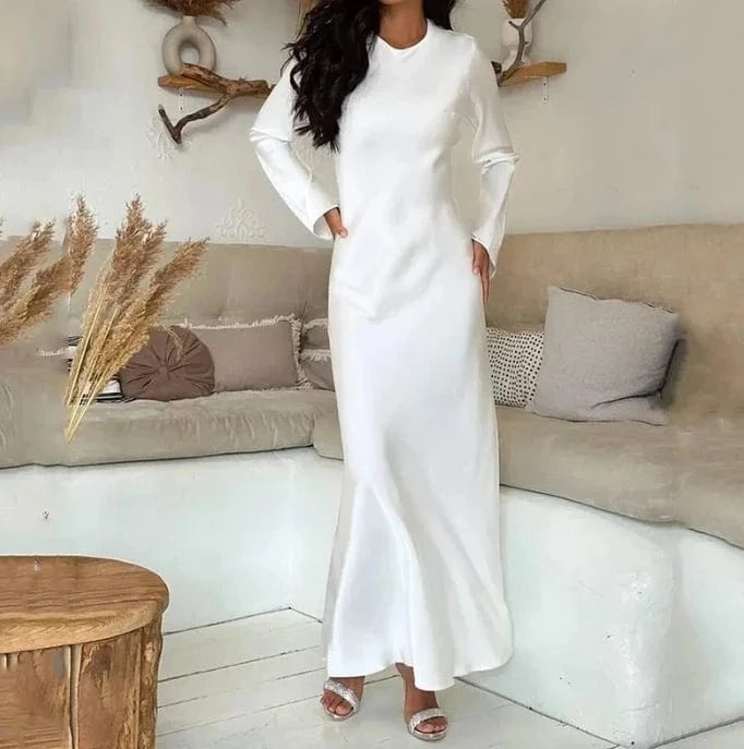 Witte satijnen jurk lange mouwen – Satijn Sensatie
