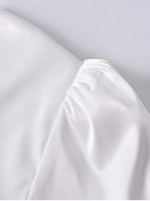 Witte satijnen mini-jurk