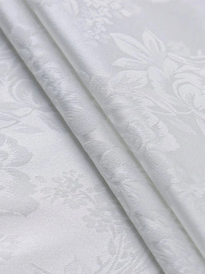 Witte satijnen mini jurkje met watervalhals en bloemen textuur