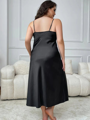 Zwart satijnen nachthemd grote maten