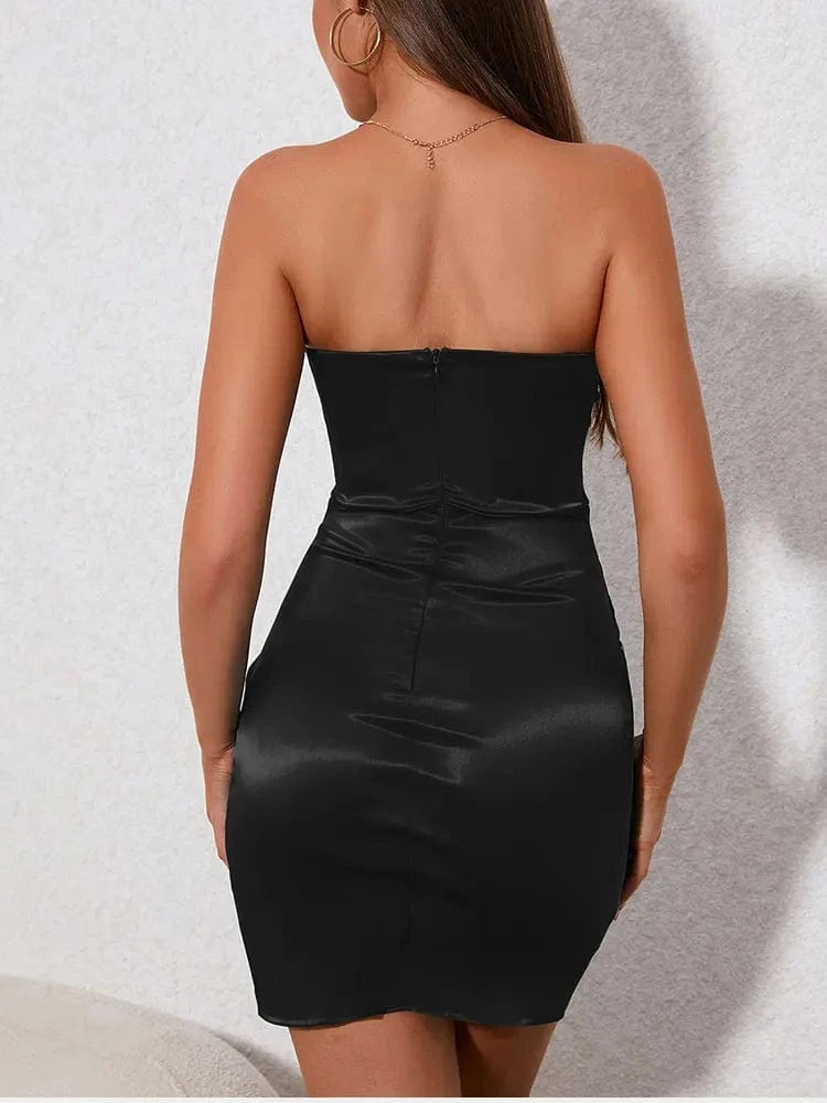 Zwart strapless satijnen jurk