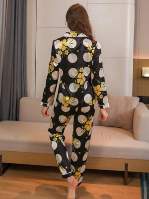 Zwarte lange satijnen pyjama dames met bloemenprint