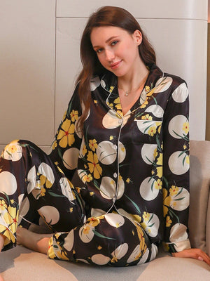 Zwarte lange satijnen pyjama dames met bloemenprint Zwart / S