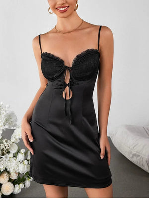 Zwarte satijnen mini jurk met kanten bustier en strik cut-out