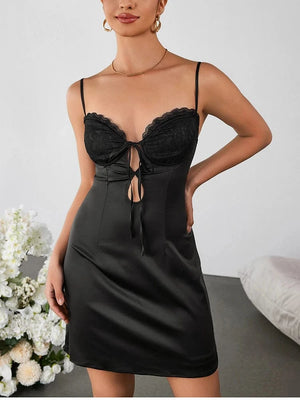 Zwarte satijnen mini jurk met kanten bustier en strik cut-out Zwart / XS