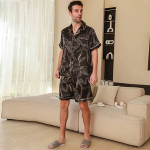 Zwarte satijnen shortama heren met bladerenprint