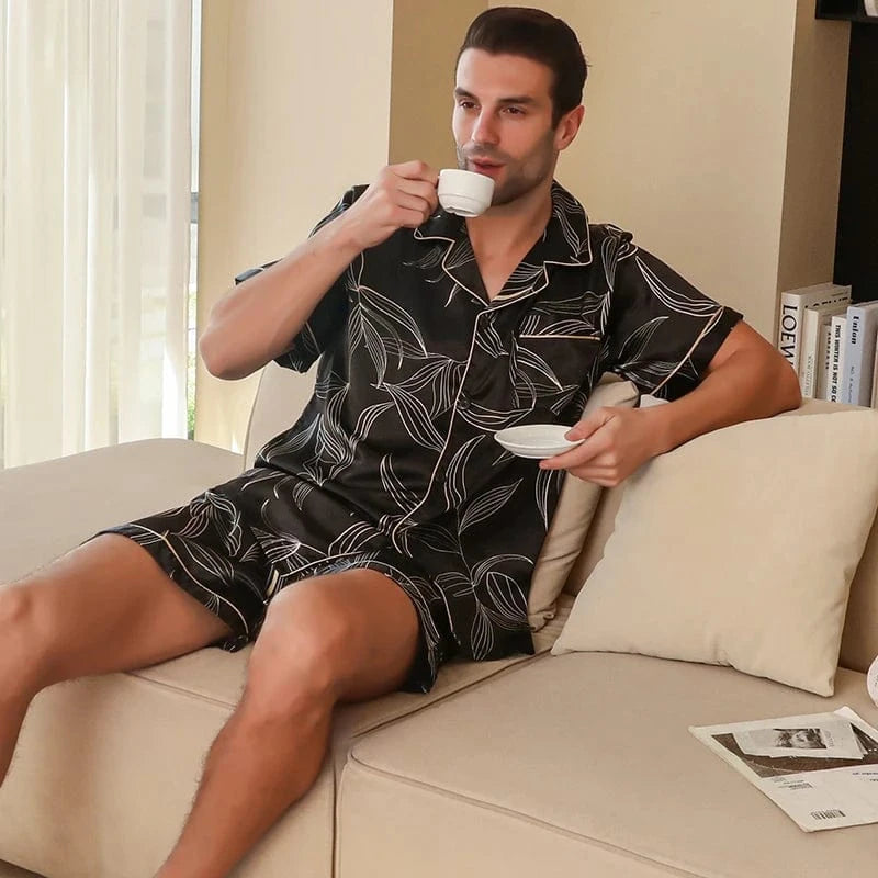 Zwarte satijnen shortama heren met bladerenprint