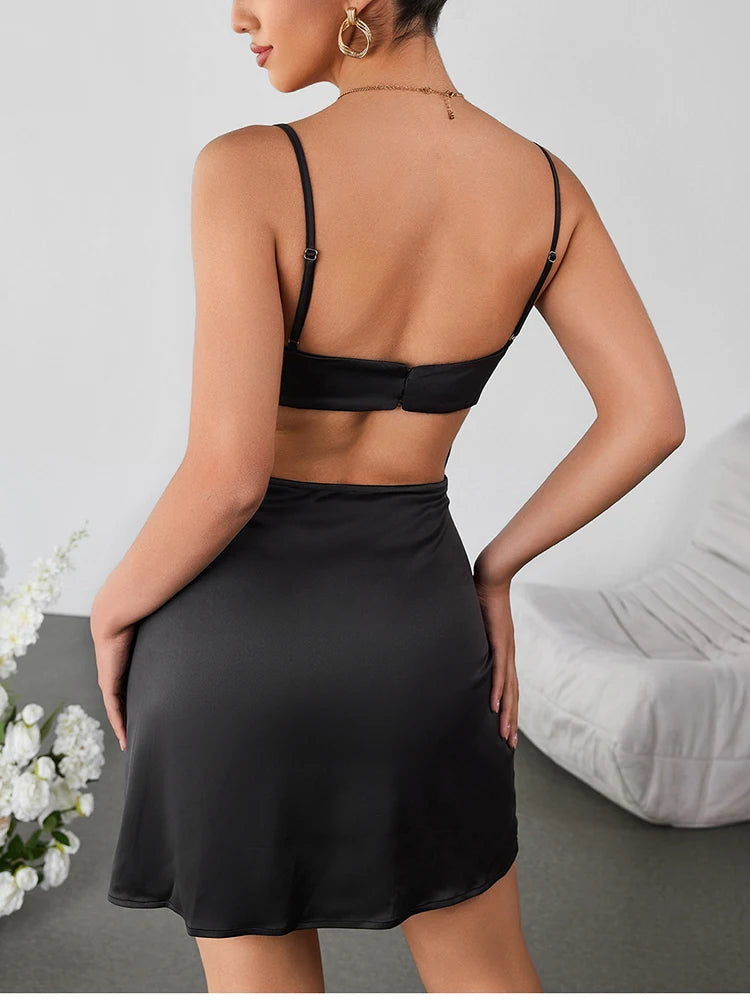 Zwarte satijnen mini jurk met kanten bustier en strik cut-out