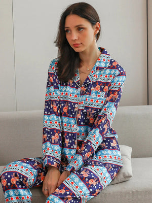 Donkerblauwe satijnen kerstpyjama dames met rendier print