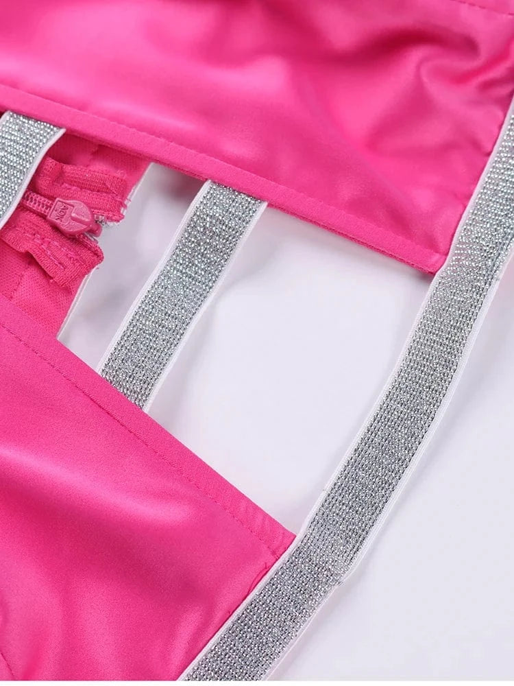 Fuchsia strapless satijnen jurkje met borst cut-out