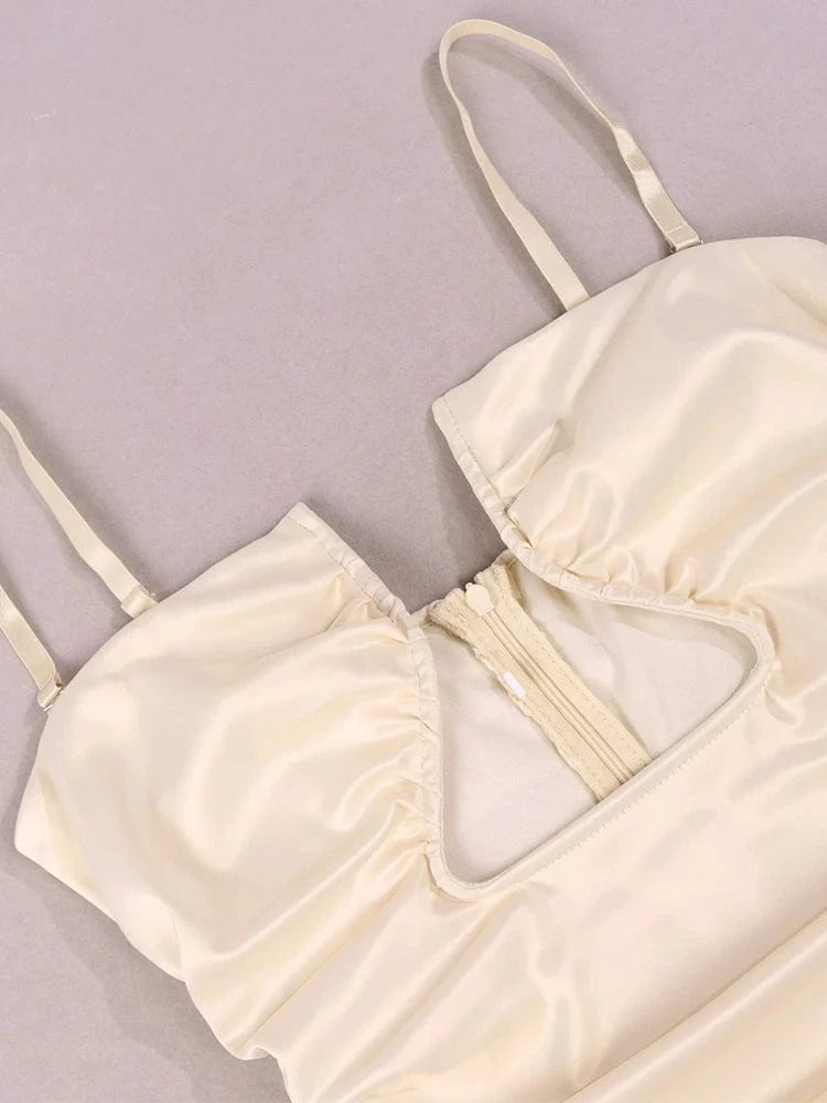 Gedrapeerde satijnen bodycon jurk met cut-out