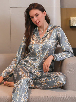 Grijs satijnen pyjama met goudkleurige bladprint