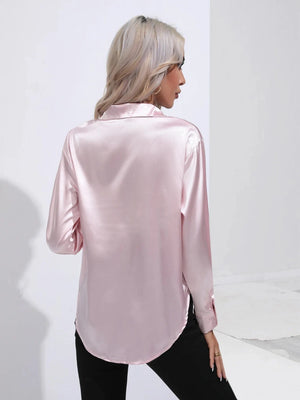 Licht roze satijnen blouse