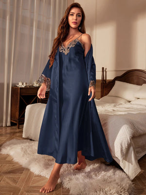 Luxe damesnachtkleding in blauw satijn