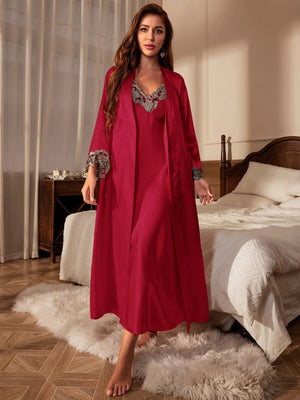 Luxe damesnachtkleding in rood satijn