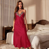 Luxe damesnachtkleding in rood satijn Burgundy Nightgown / XL