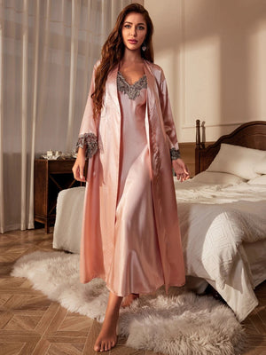 Luxe damesnachtkleding in roze satijn