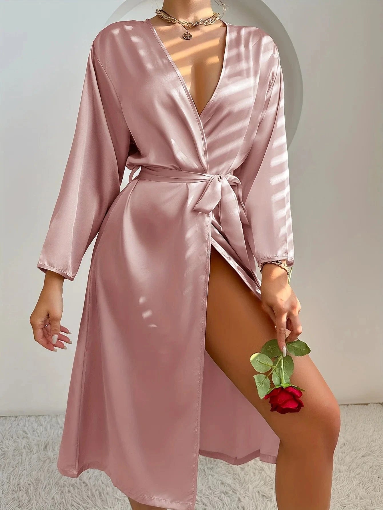 Roze satijnen badjas